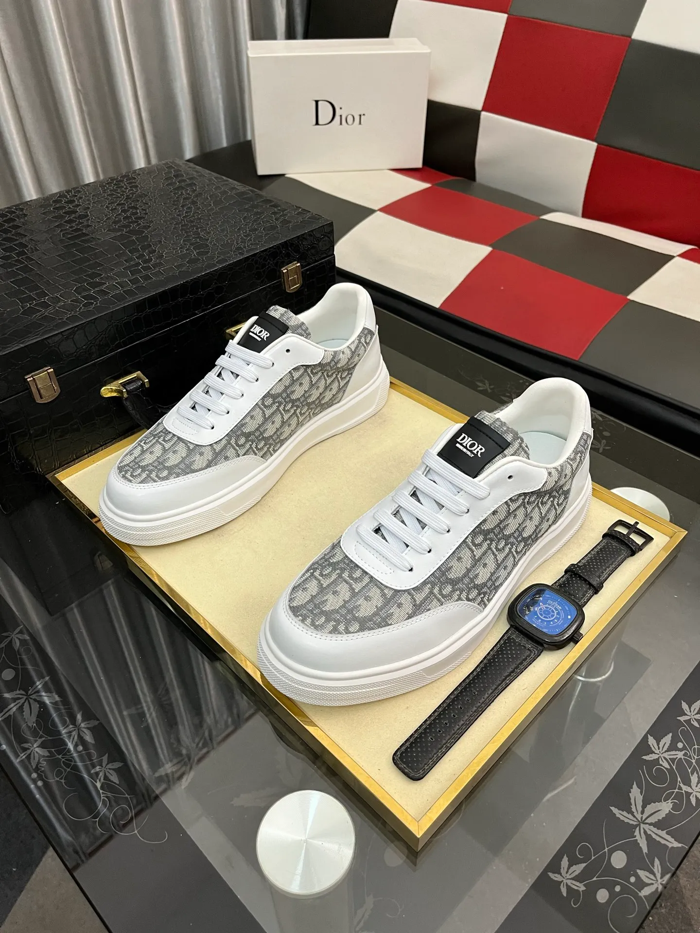 Men's shoes 💰400⌚️⌚️【Dior*DIAO】original quality.~ Unique modern style sneakers. 🏃A must-have casual shoe for trendy men😍😍 Original brand imported from Italy, imported original leather, sheep lining (refuses to discolor and grind feet) Sole: Original sole provided by the original factory, French lazy style design ⚠️Fit to the feet Original quality code number: 38-443️⃣Colors available